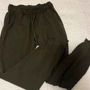 Lulu lemon jogger size 6 army green